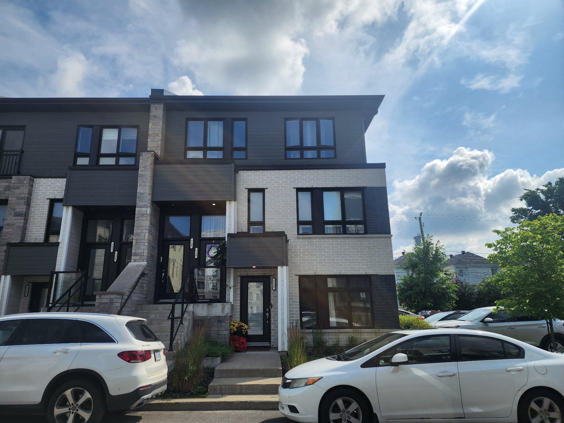 









716

 - 724


Rue du Mont-Laval

,
Laval (Sainte-Dorothée),




QC
H7X0G2

