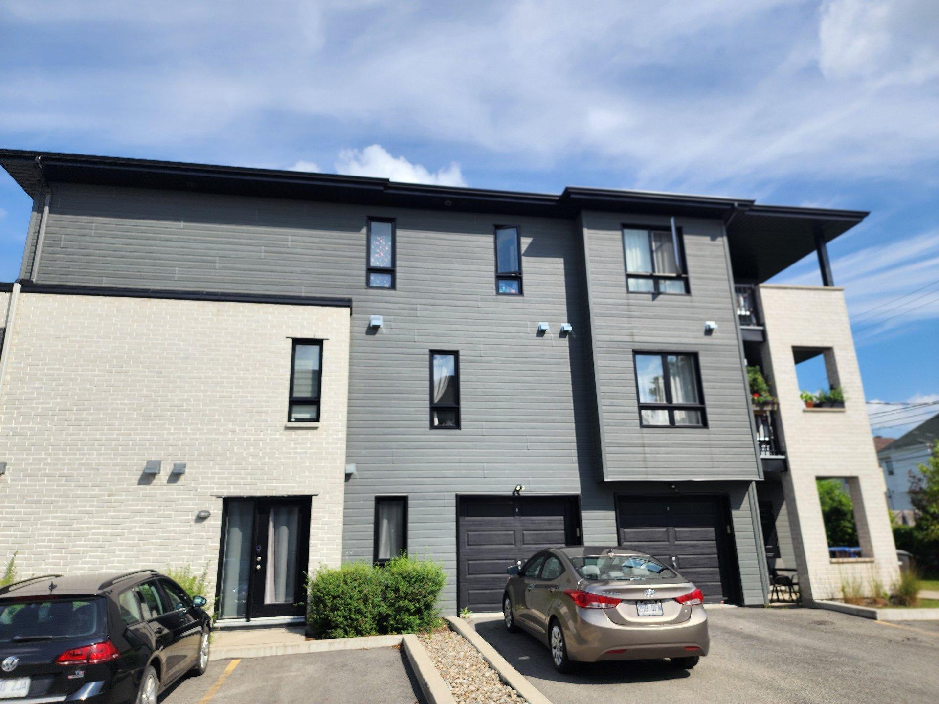 









716

 - 724


Rue du Mont-Laval

,
Laval (Sainte-Dorothée),




QC
H7X0G2

