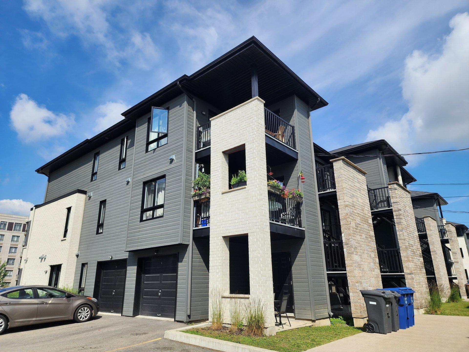 









716

 - 724


Rue du Mont-Laval

,
Laval (Sainte-Dorothée),




QC
H7X0G2

