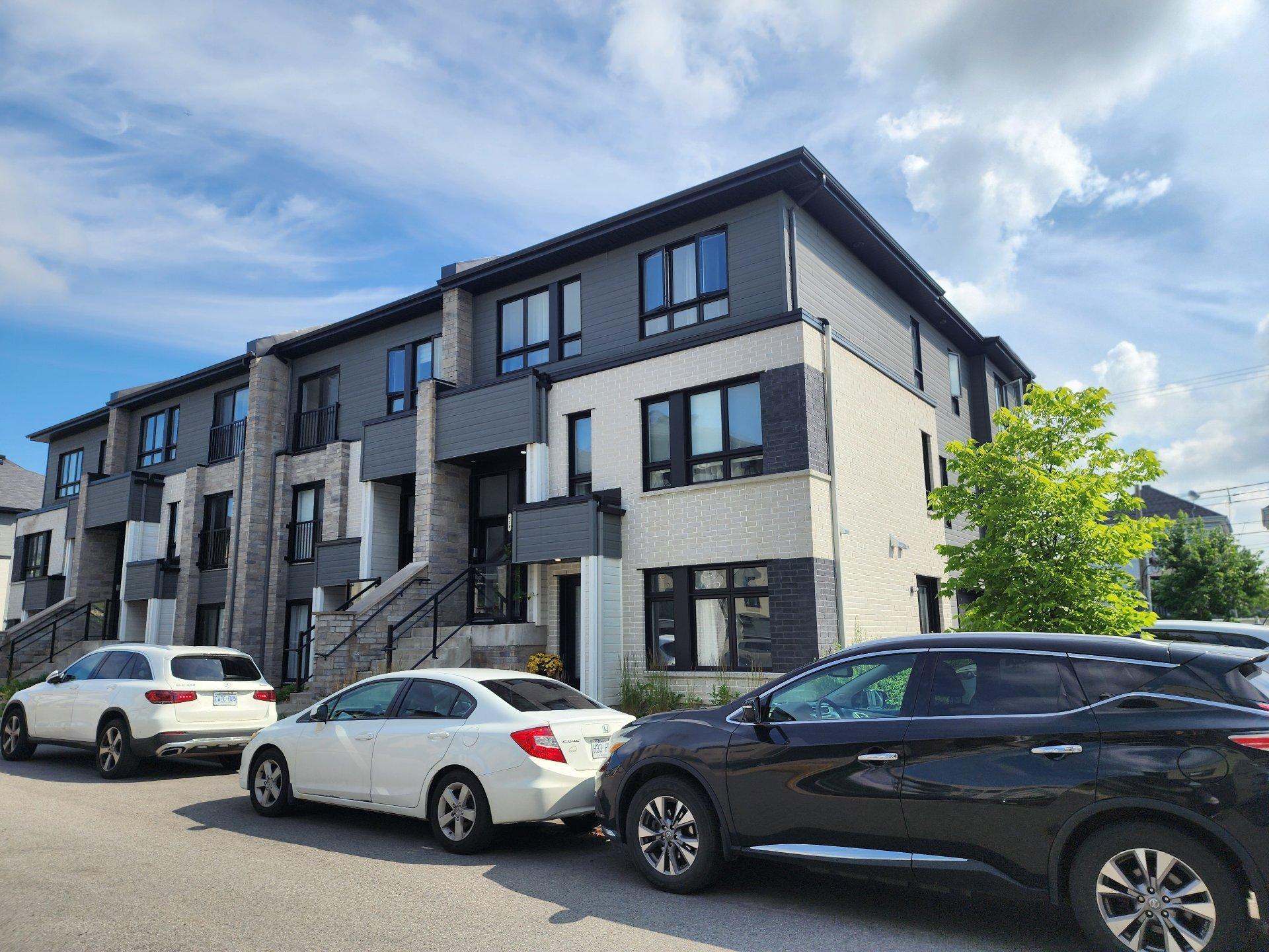 









716

 - 724


Rue du Mont-Laval

,
Laval (Sainte-Dorothée),




QC
H7X0G2

