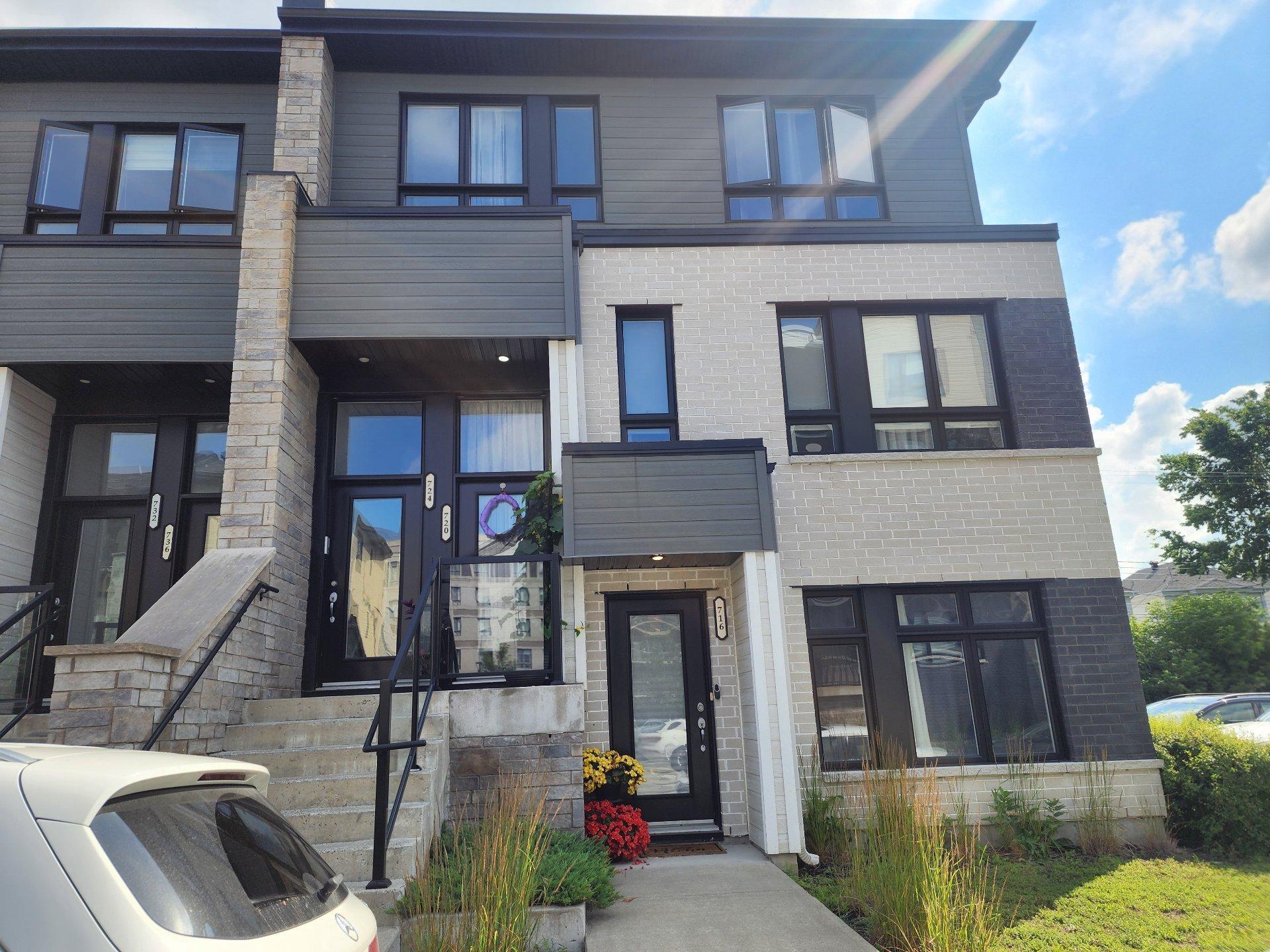 









716

 - 724


Rue du Mont-Laval

,
Laval (Sainte-Dorothée),




QC
H7X0G2

