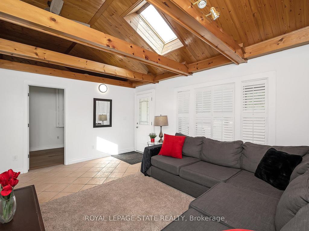 









100


Munn

Street,
Hamilton,




ON
L8V 1K3

