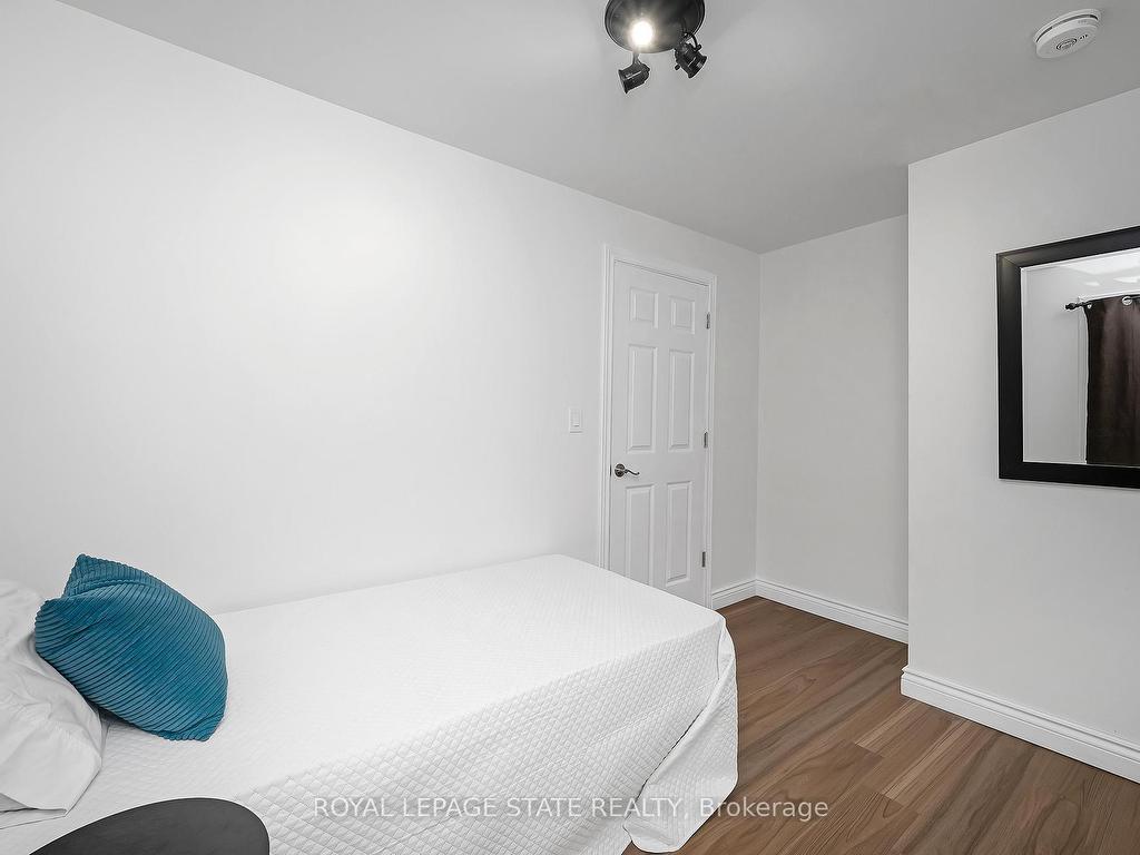 









100


Munn

Street,
Hamilton,




ON
L8V 1K3

