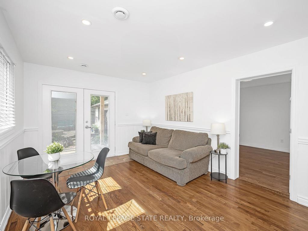 









100


Munn

Street,
Hamilton,




ON
L8V 1K3

