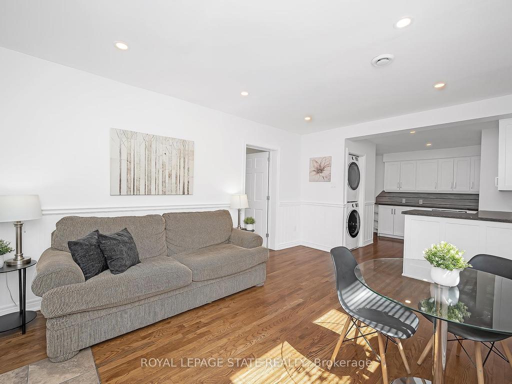 









100


Munn

Street,
Hamilton,




ON
L8V 1K3

