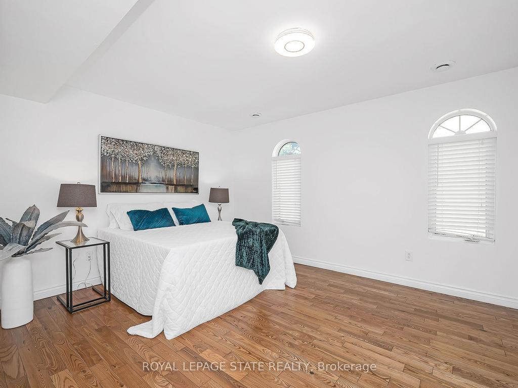 









100


Munn

Street,
Hamilton,




ON
L8V 1K3


