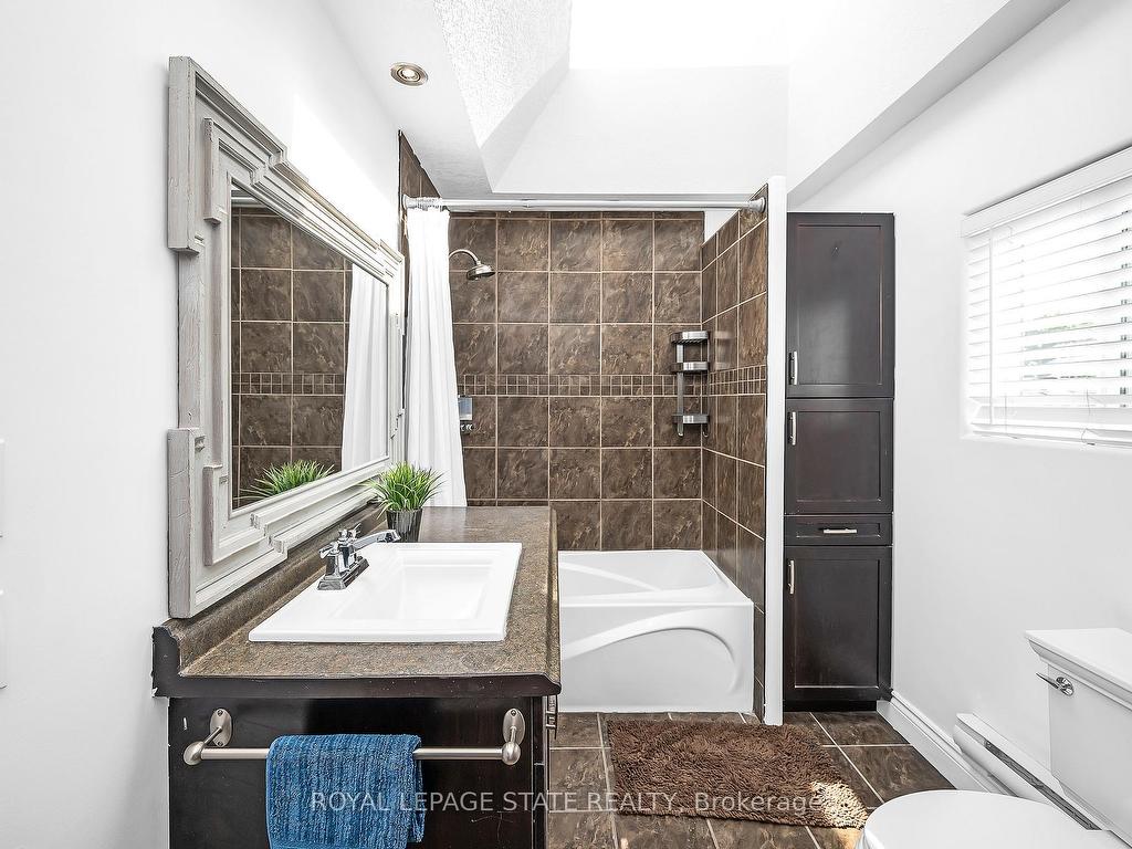 









100


Munn

Street,
Hamilton,




ON
L8V 1K3

