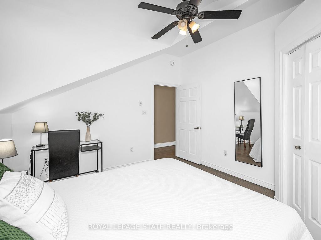 









100


Munn

Street,
Hamilton,




ON
L8V 1K3

