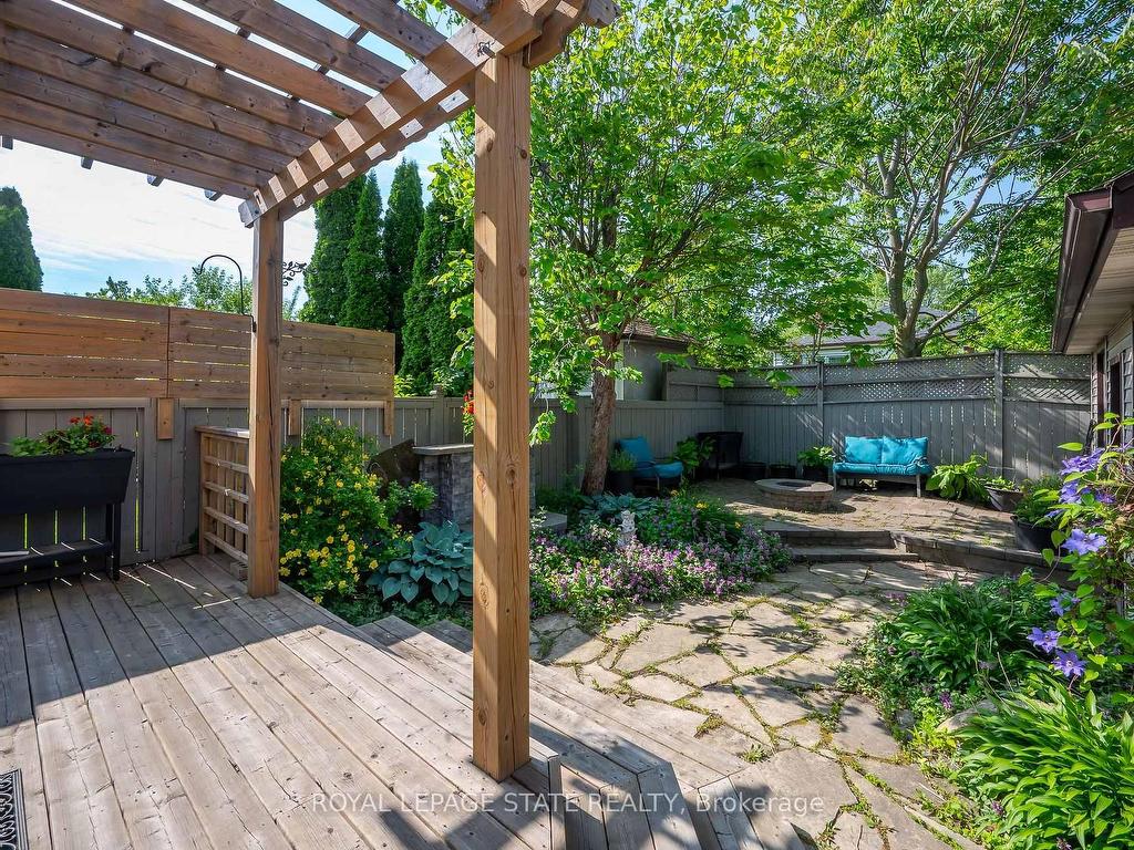 









100


Munn

Street,
Hamilton,




ON
L8V 1K3

