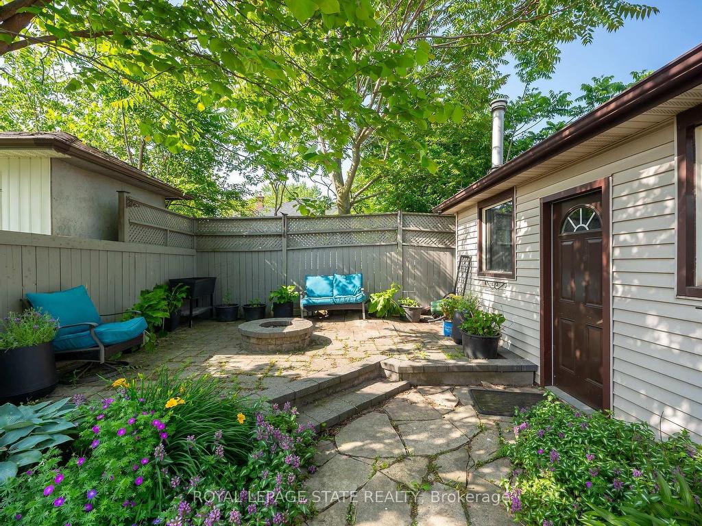 









100


Munn

Street,
Hamilton,




ON
L8V 1K3

