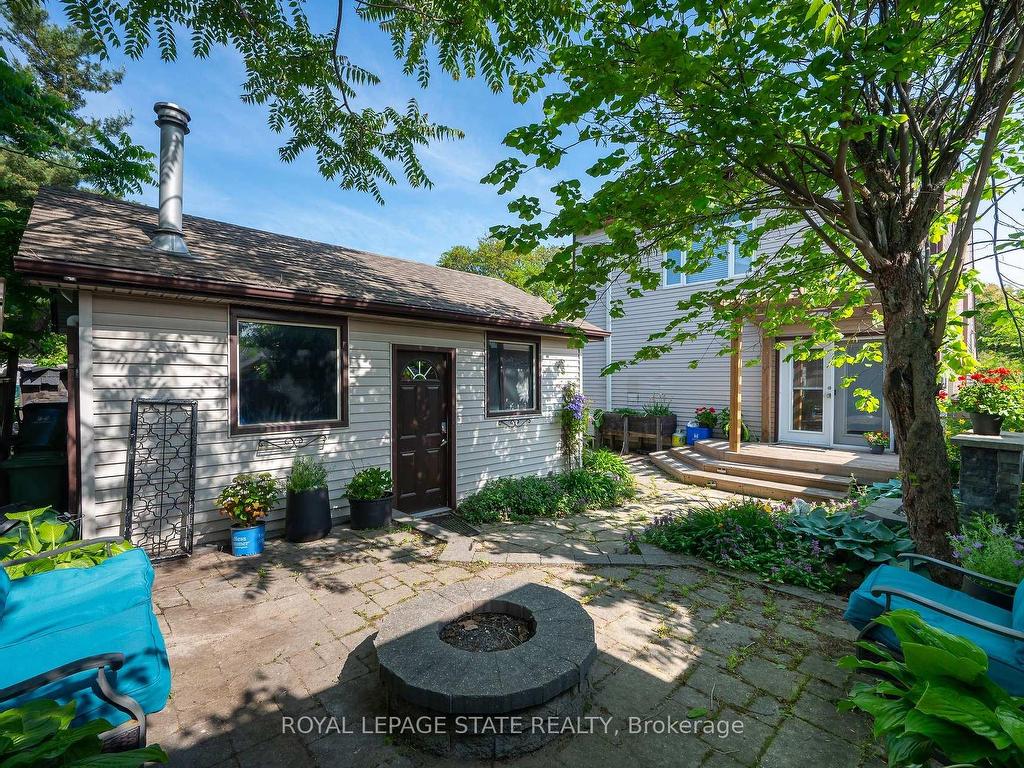 









100


Munn

Street,
Hamilton,




ON
L8V 1K3

