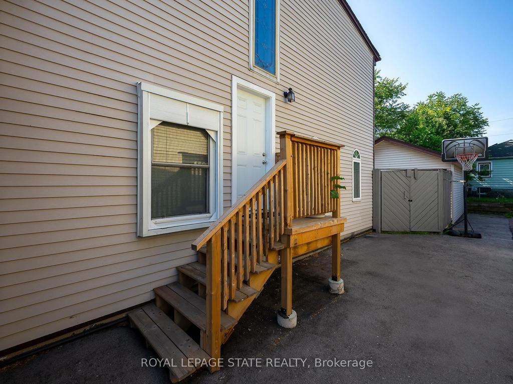 









100


Munn

Street,
Hamilton,




ON
L8V 1K3

