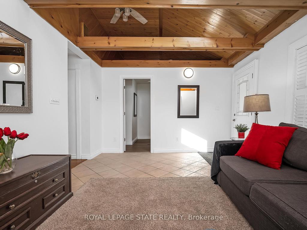 









100


Munn

Street,
Hamilton,




ON
L8V 1K3

