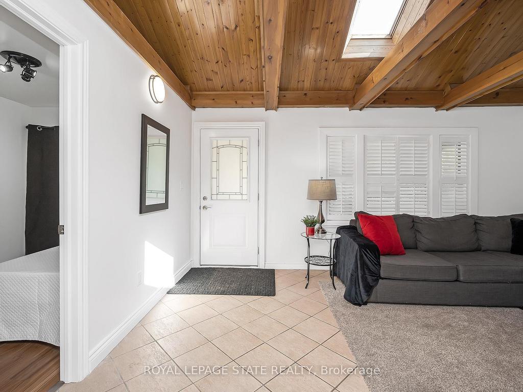 









100


Munn

Street,
Hamilton,




ON
L8V 1K3


