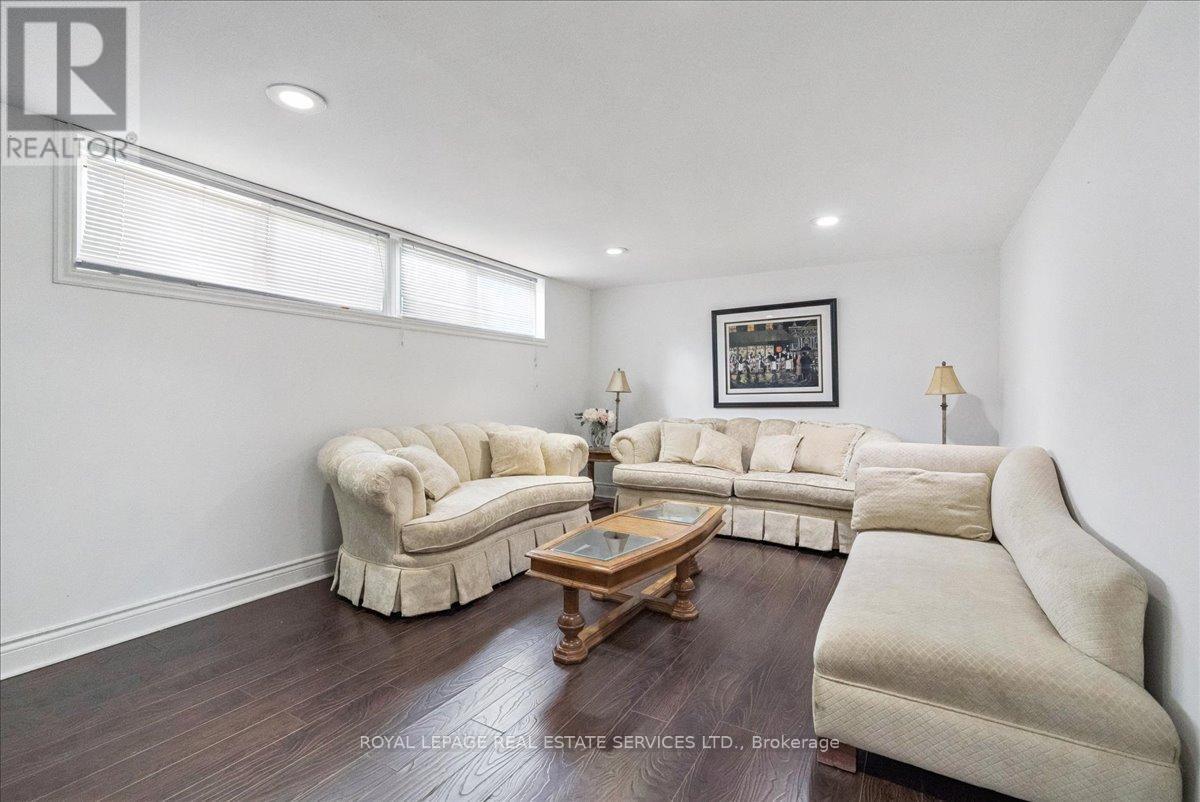












4060 FLEMISH DRIVE

,
Burlington,




Ontario
L7L1Z8


