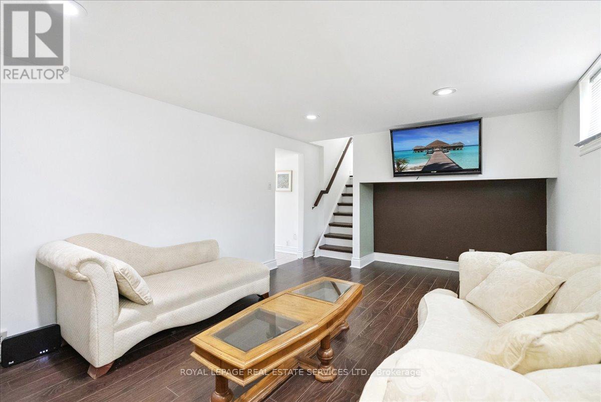 












4060 FLEMISH DRIVE

,
Burlington,




Ontario
L7L1Z8

