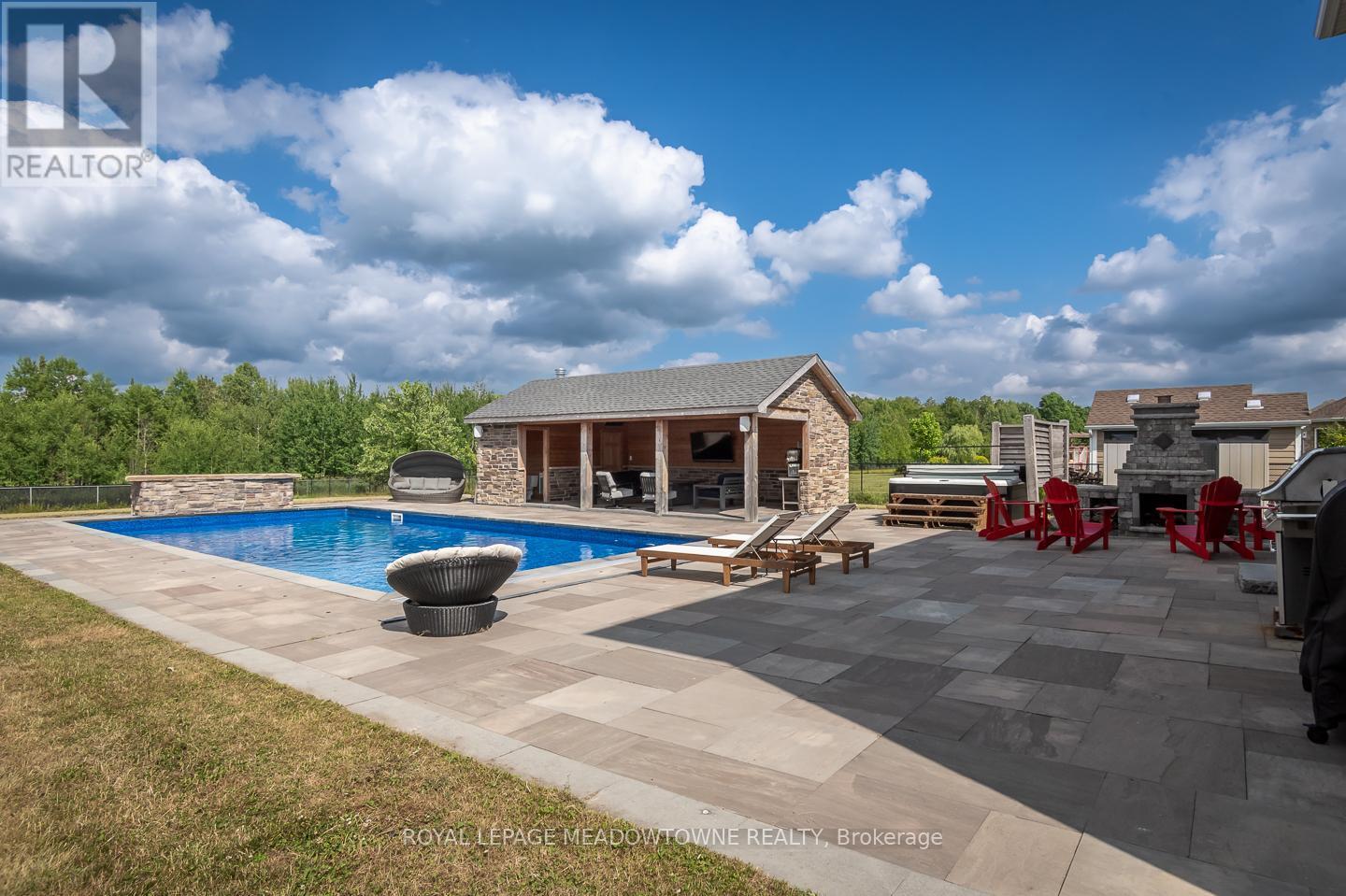












63 STEWART DRIVE

,
Erin,




Ontario
N1H6H7

