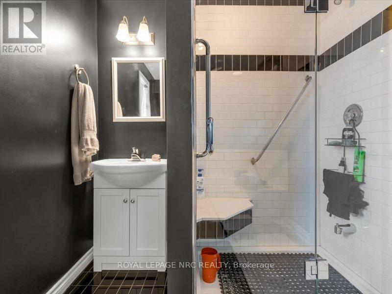 












358 GRANTHAM AVENUE

,
St. Catharines (Carlton/Bunting),




Ontario
L2M5A6

