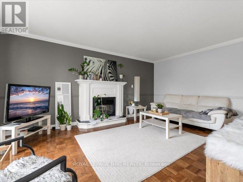 












358 GRANTHAM AVENUE

,
St. Catharines (Carlton/Bunting),




Ontario
L2M5A6

