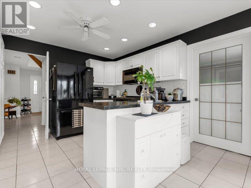 












358 GRANTHAM AVENUE

,
St. Catharines (Carlton/Bunting),




Ontario
L2M5A6

