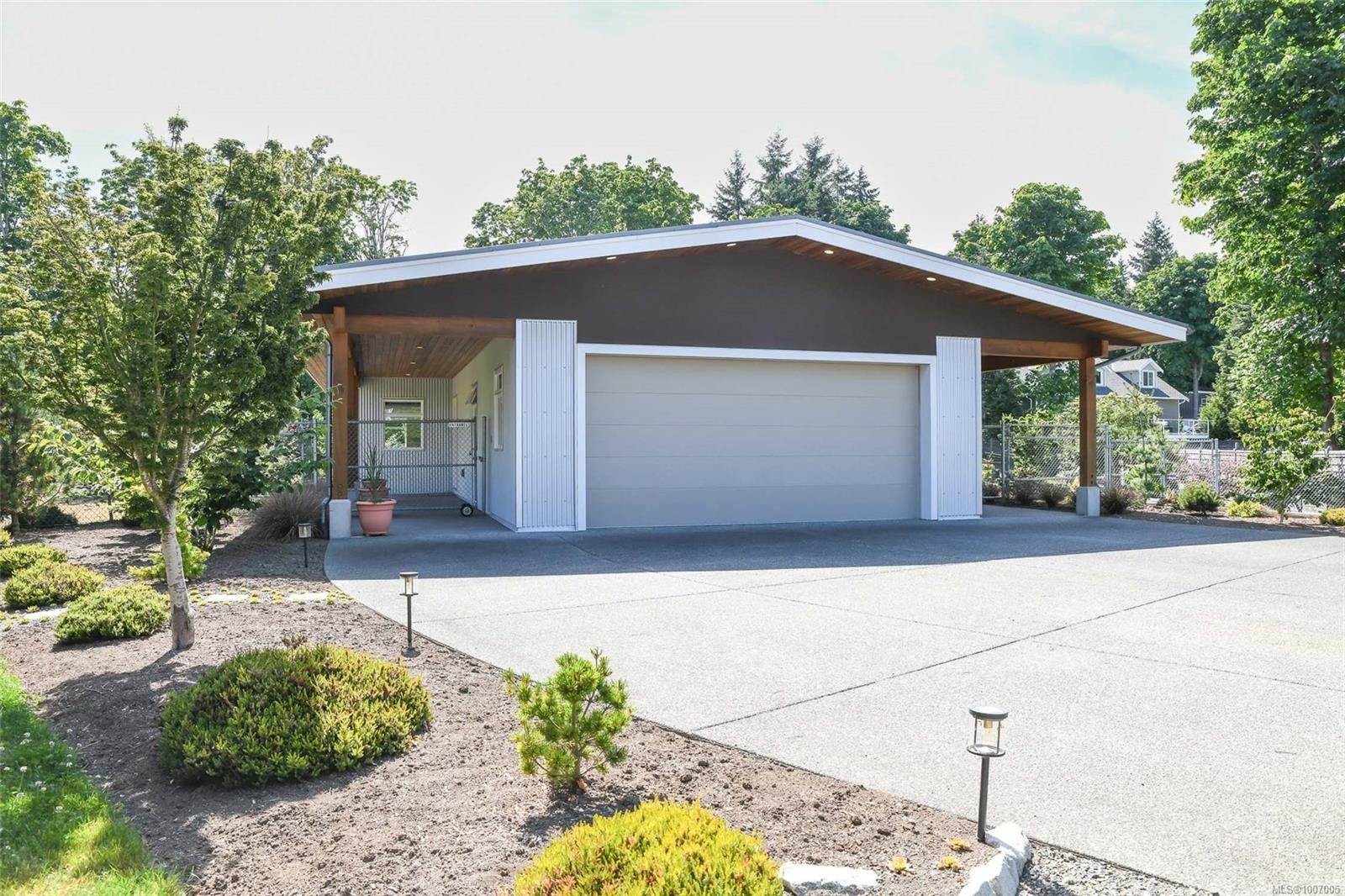 









3767


Maple

Lane,
Royston,




BC
V0R 2V0

