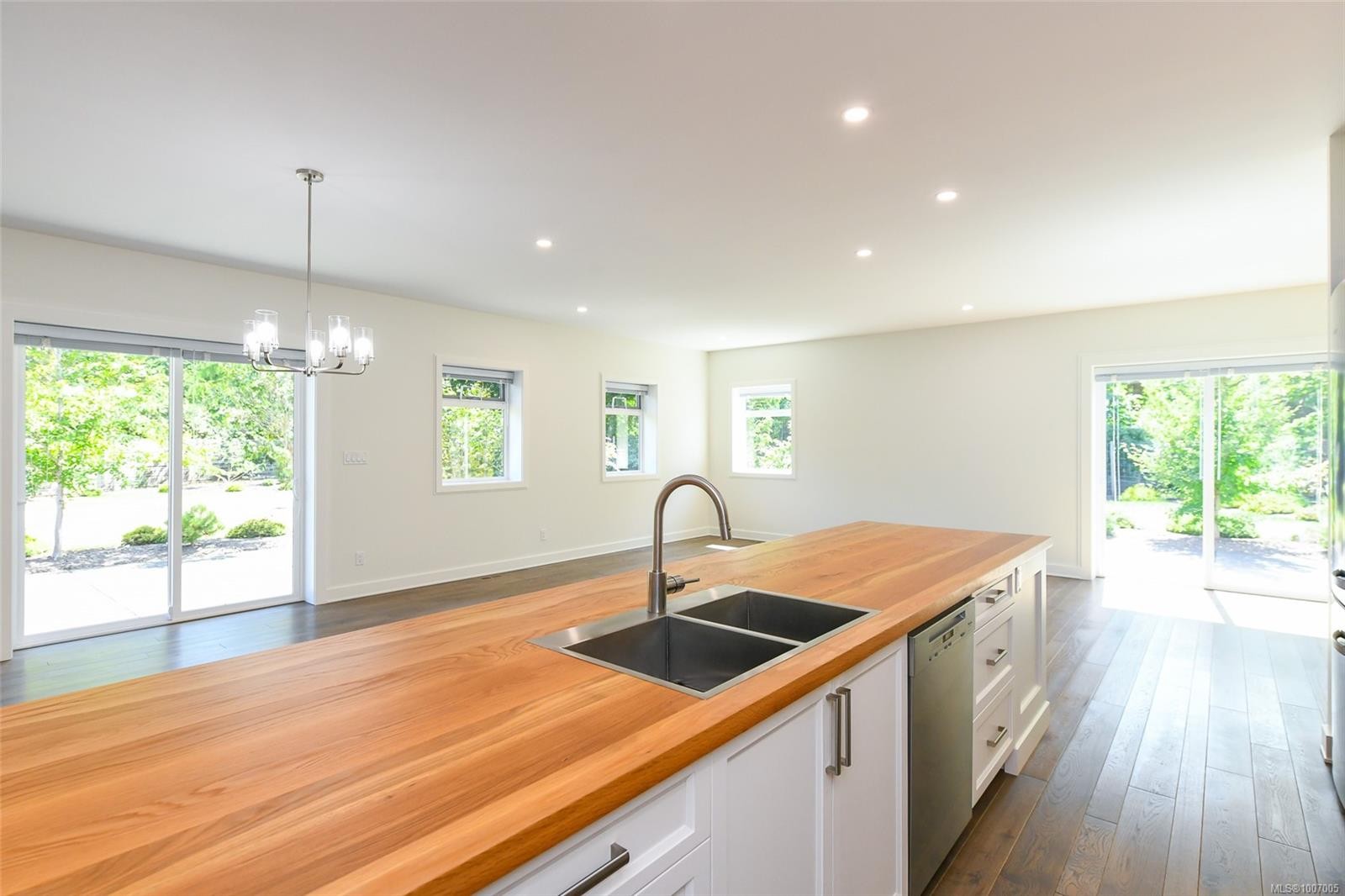 









3767


Maple

Lane,
Royston,




BC
V0R 2V0

