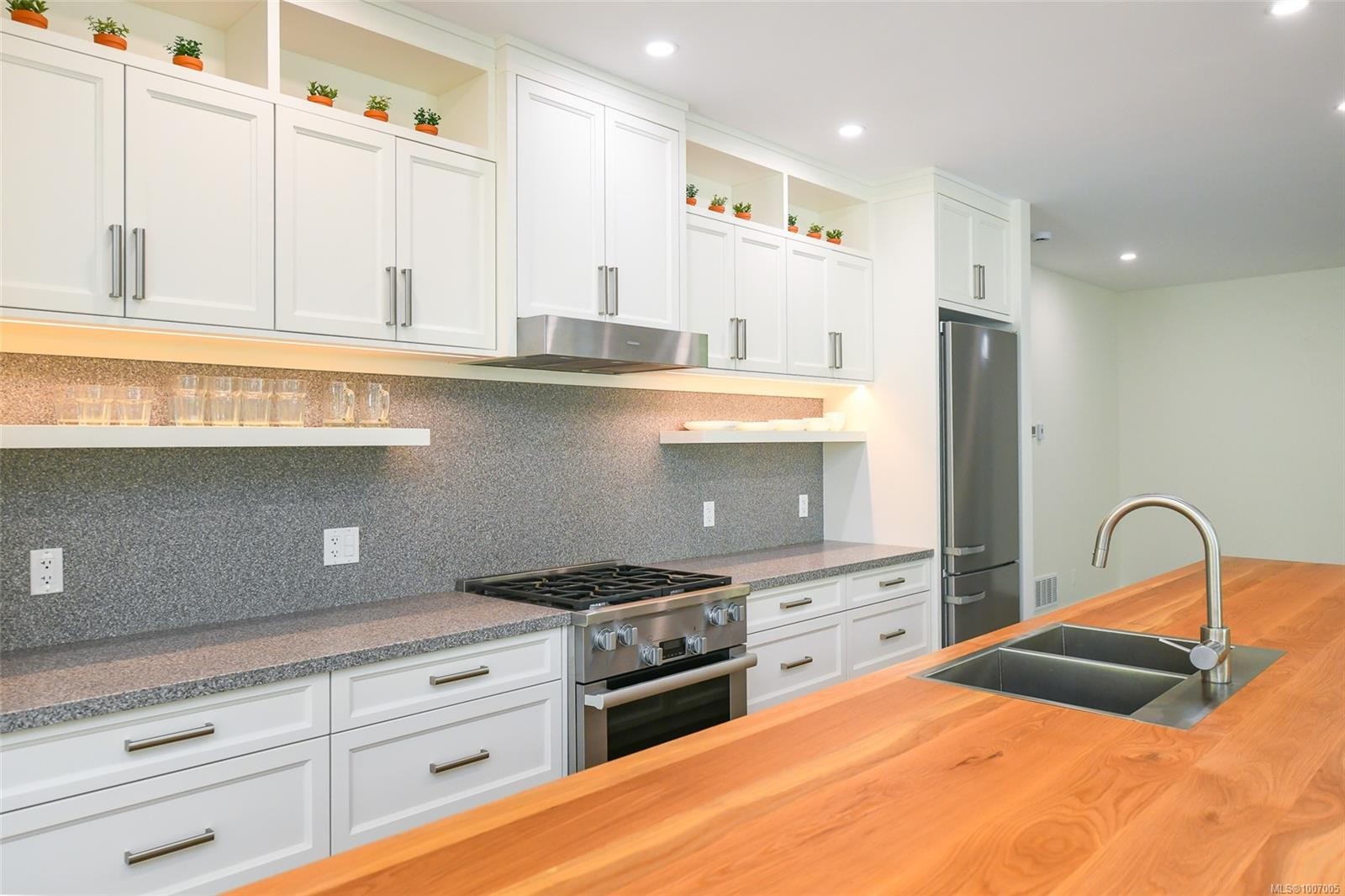 









3767


Maple

Lane,
Royston,




BC
V0R 2V0

