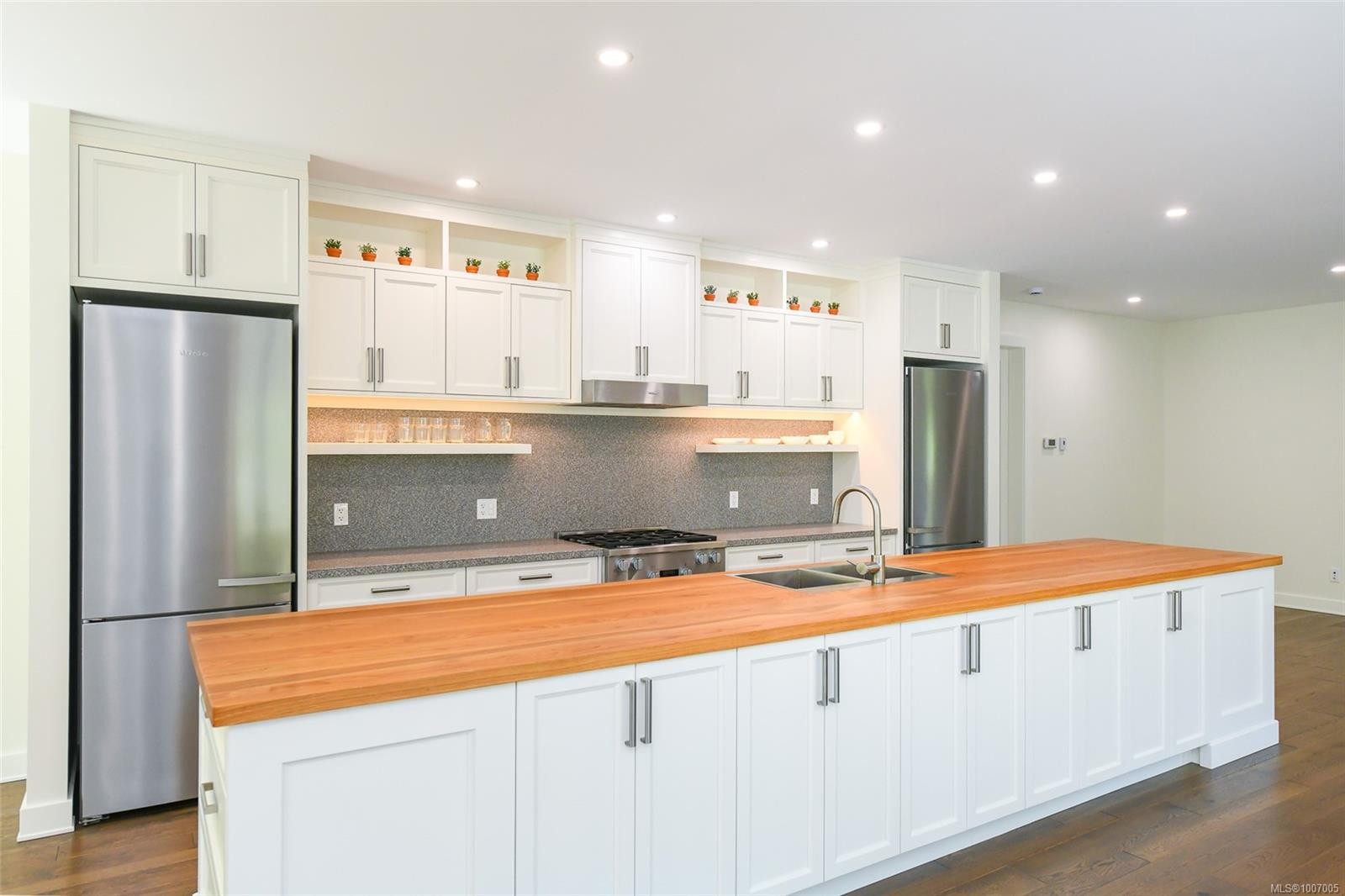 









3767


Maple

Lane,
Royston,




BC
V0R 2V0

