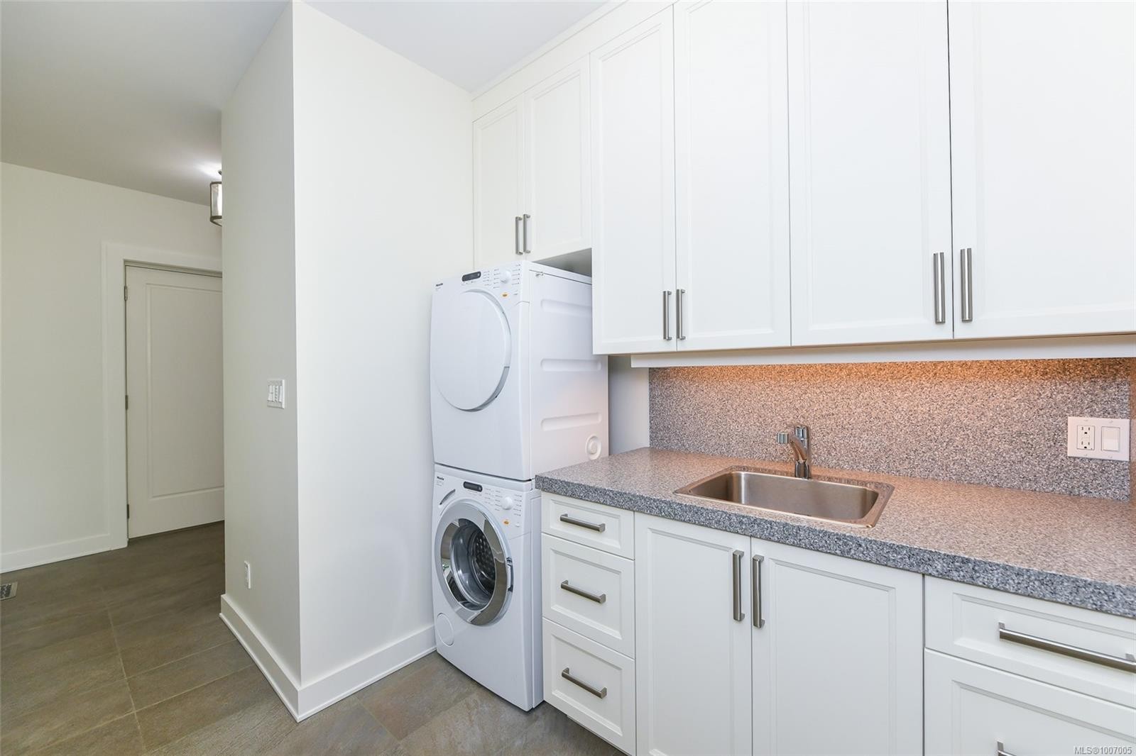 









3767


Maple

Lane,
Royston,




BC
V0R 2V0

