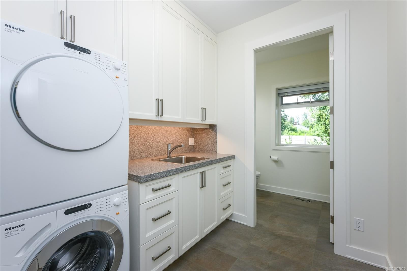 









3767


Maple

Lane,
Royston,




BC
V0R 2V0

