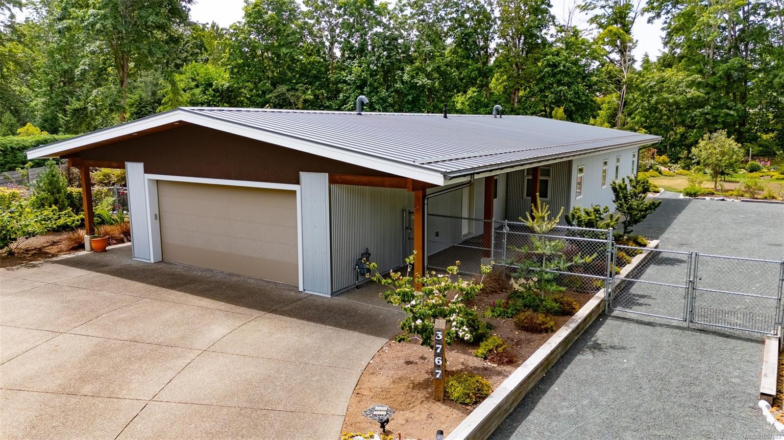 









3767


Maple

Lane,
Royston,




BC
V0R 2V0

