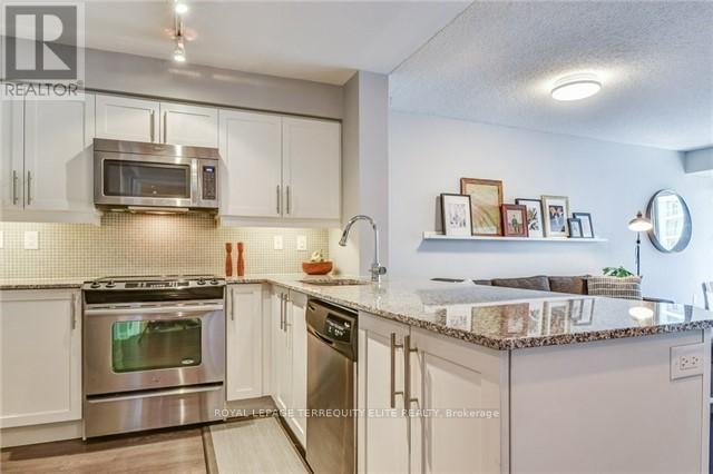 












2006 - 125 WESTERN BATTERY ROAD

,
Toronto,




Ontario
M6K3R8


