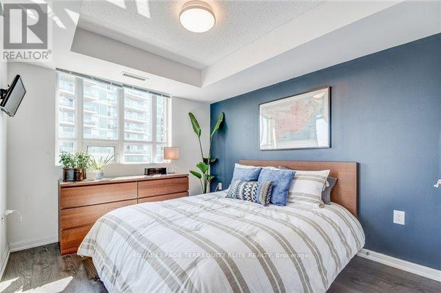 












2006 - 125 WESTERN BATTERY ROAD

,
Toronto,




Ontario
M6K3R8

