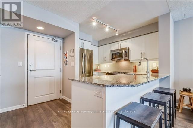 












2006 - 125 WESTERN BATTERY ROAD

,
Toronto,




Ontario
M6K3R8

