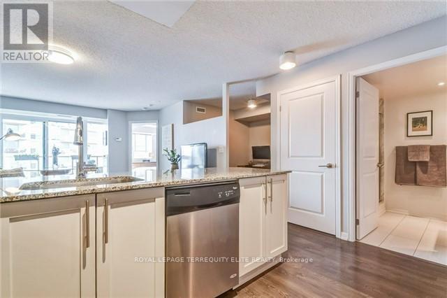 












2006 - 125 WESTERN BATTERY ROAD

,
Toronto,




Ontario
M6K3R8

