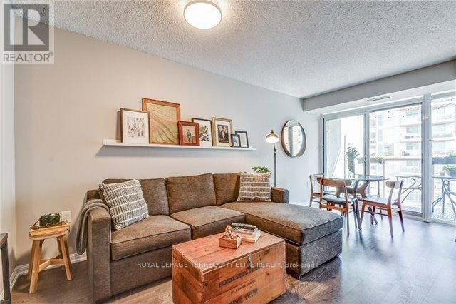 












2006 - 125 WESTERN BATTERY ROAD

,
Toronto,




Ontario
M6K3R8

