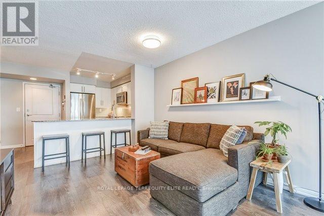 












2006 - 125 WESTERN BATTERY ROAD

,
Toronto,




Ontario
M6K3R8


