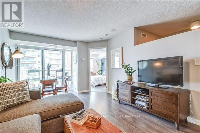 












2006 - 125 WESTERN BATTERY ROAD

,
Toronto,




Ontario
M6K3R8

