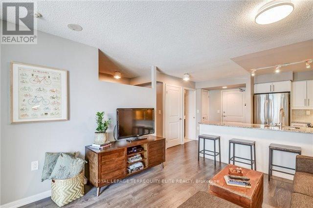 












2006 - 125 WESTERN BATTERY ROAD

,
Toronto,




Ontario
M6K3R8

