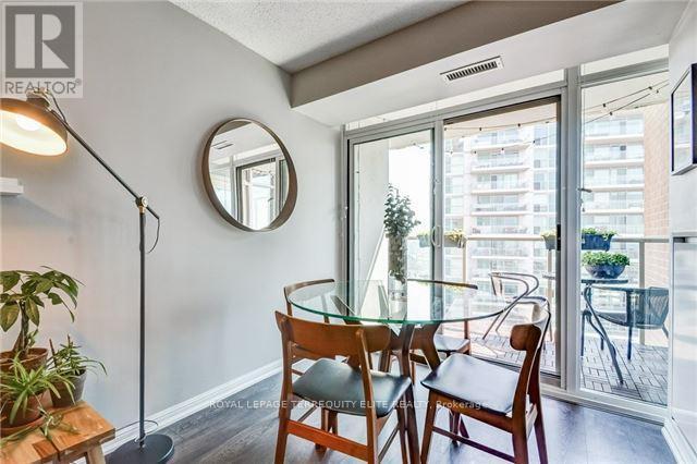 












2006 - 125 WESTERN BATTERY ROAD

,
Toronto,




Ontario
M6K3R8

