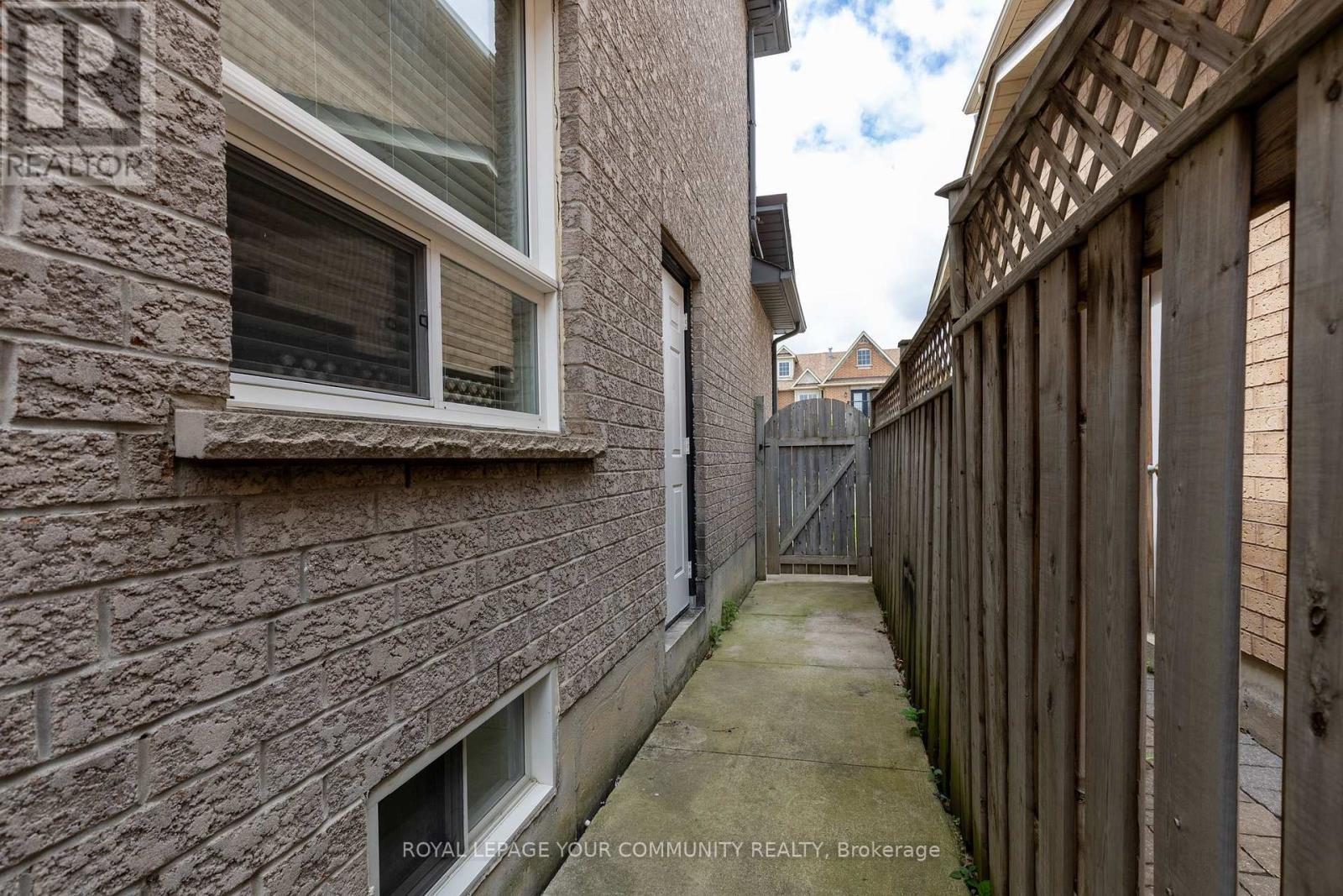 












299 DISCOVERY TRAIL

,
Vaughan,




Ontario
L6A3K4

