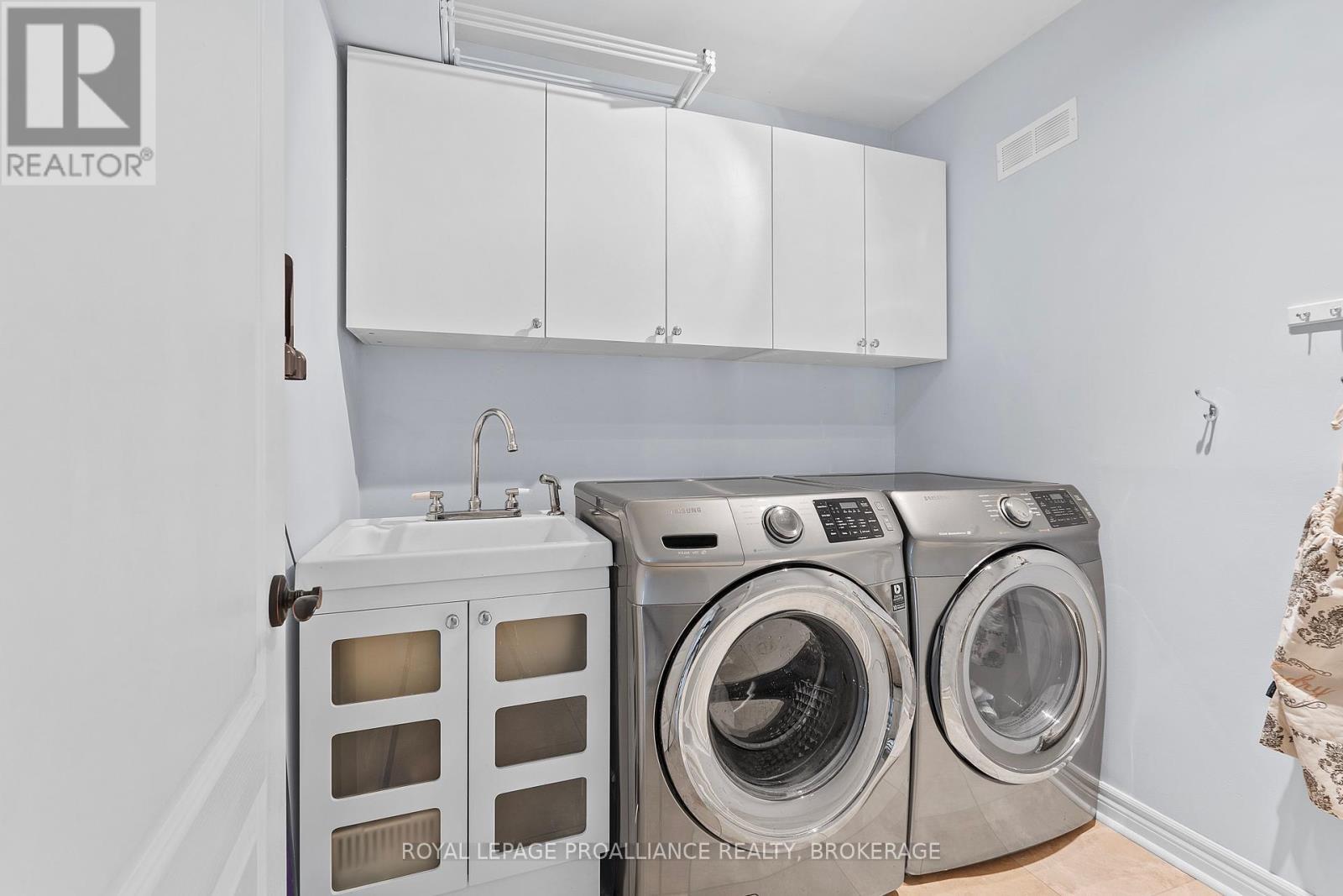 












5 WILMOT STREET

,
Kingston (Kingston East (Incl CFB Kingston)),




Ontario
K7L4V1

