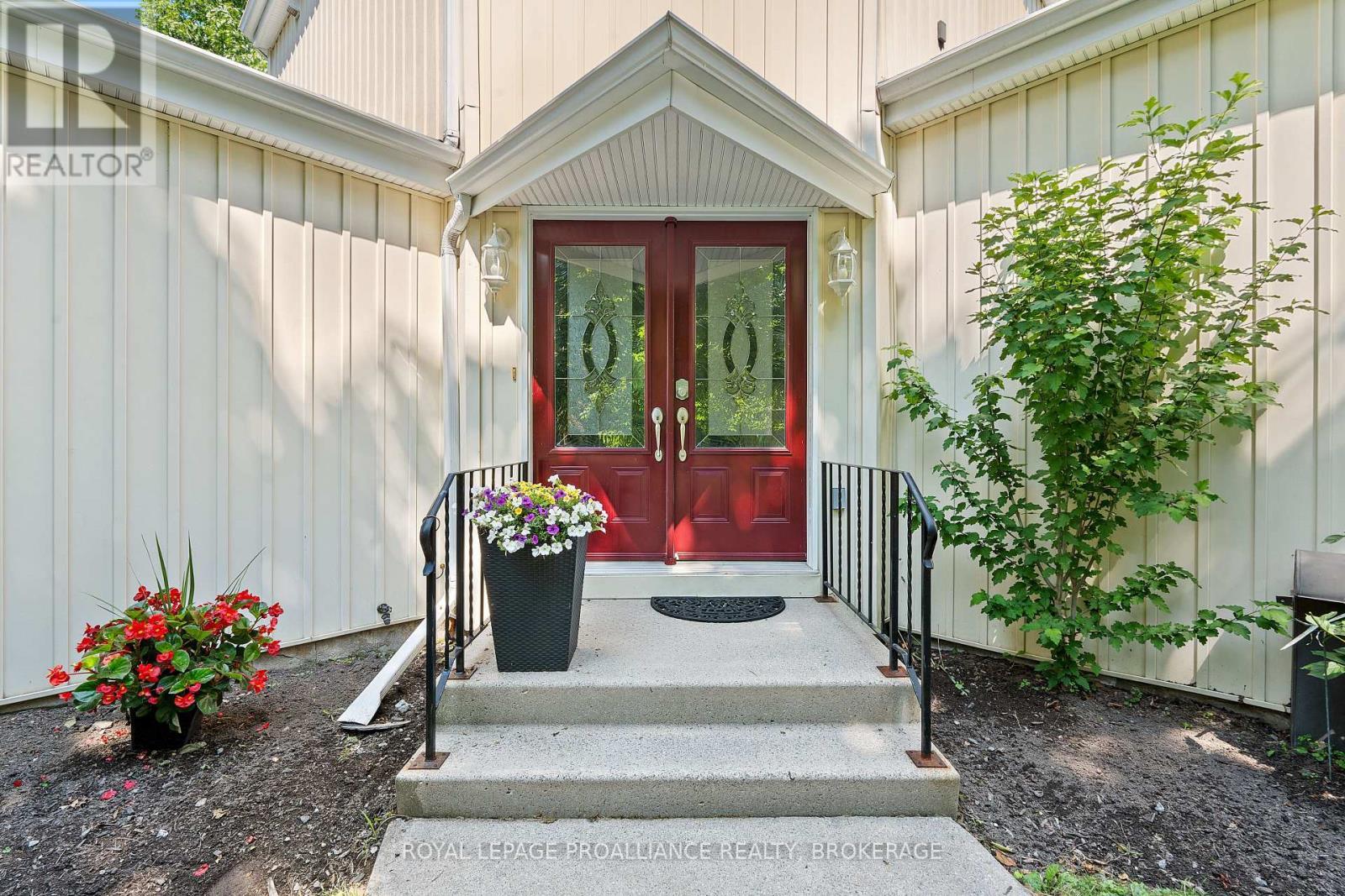 












5 WILMOT STREET

,
Kingston (Kingston East (Incl CFB Kingston)),




Ontario
K7L4V1

