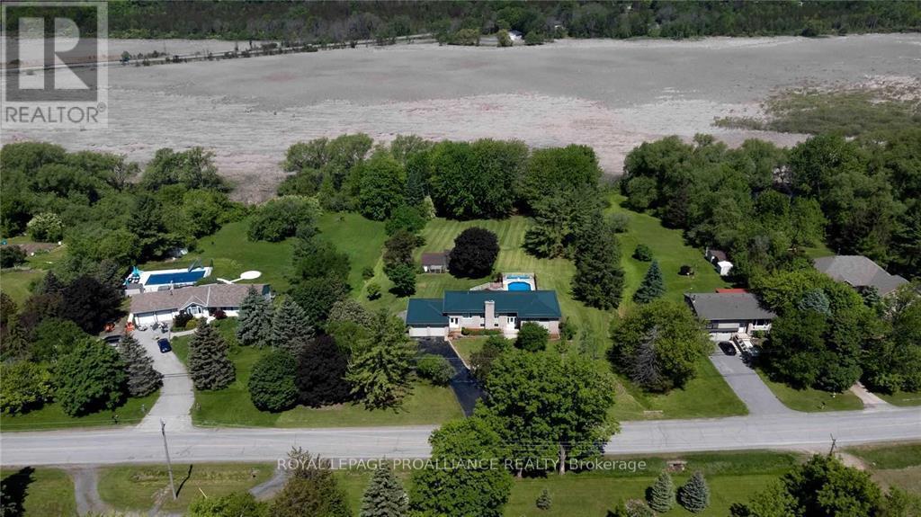 












267 COUNTY ROAD 28

,
Prince Edward County (Ameliasburg Ward),




Ontario
K8N4Z7

