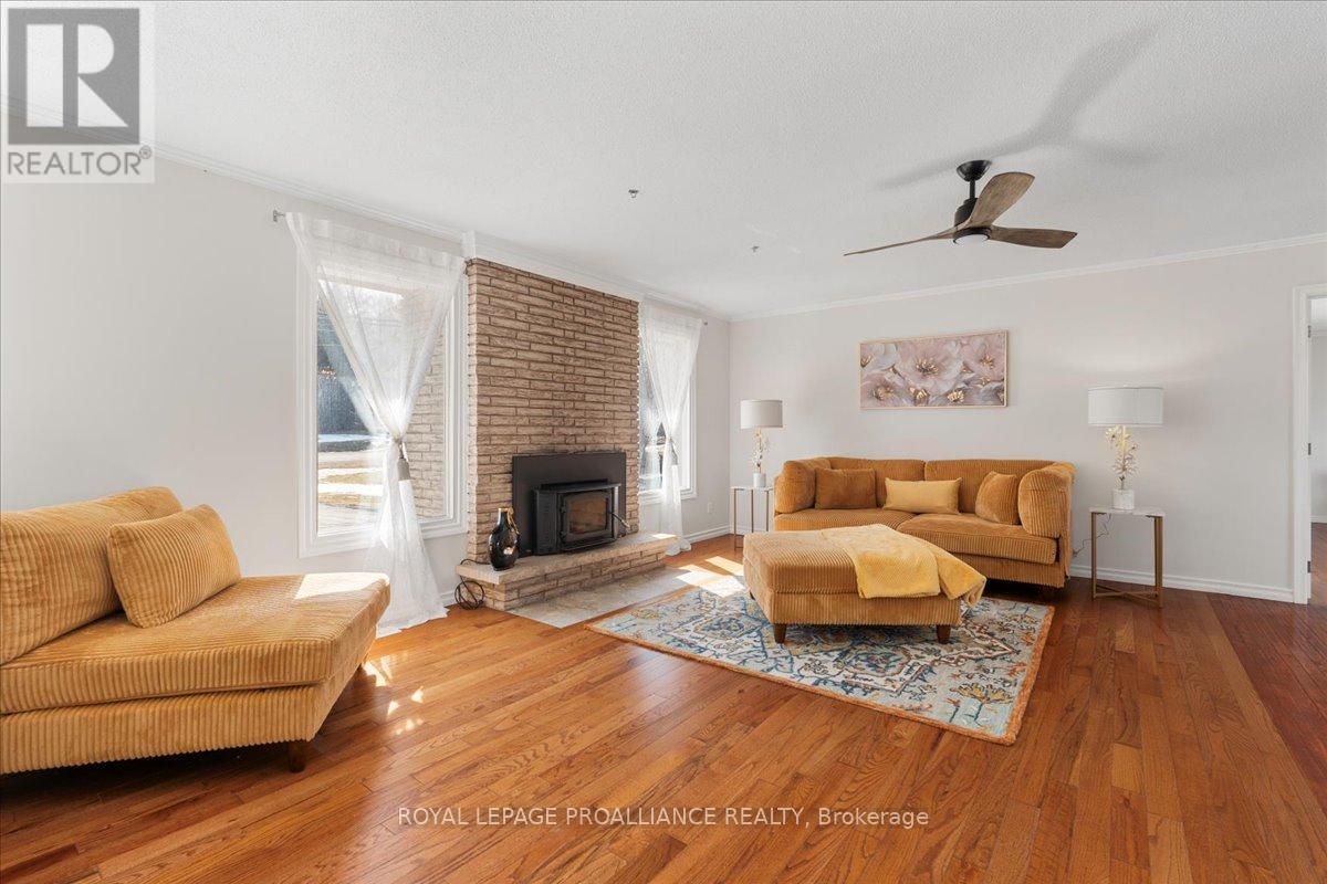 












267 COUNTY ROAD 28

,
Prince Edward County (Ameliasburg Ward),




Ontario
K8N4Z7

