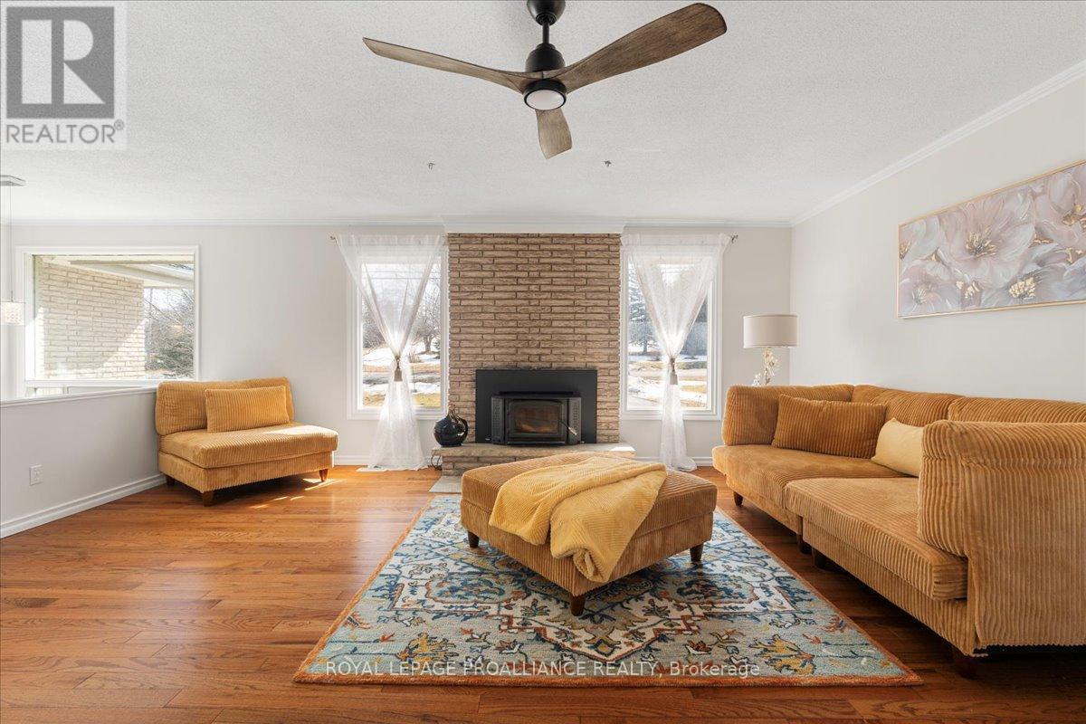 












267 COUNTY ROAD 28

,
Prince Edward County (Ameliasburg Ward),




Ontario
K8N4Z7

