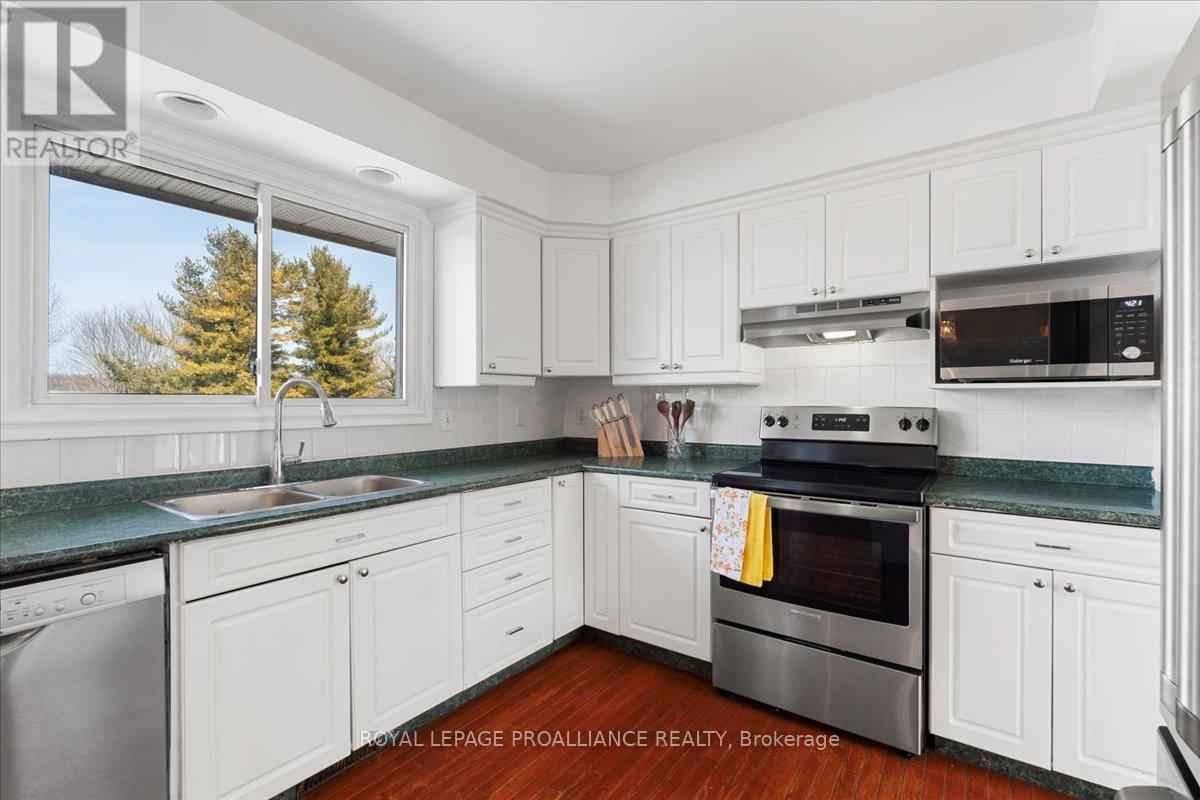 












267 COUNTY ROAD 28

,
Prince Edward County (Ameliasburg Ward),




Ontario
K8N4Z7

