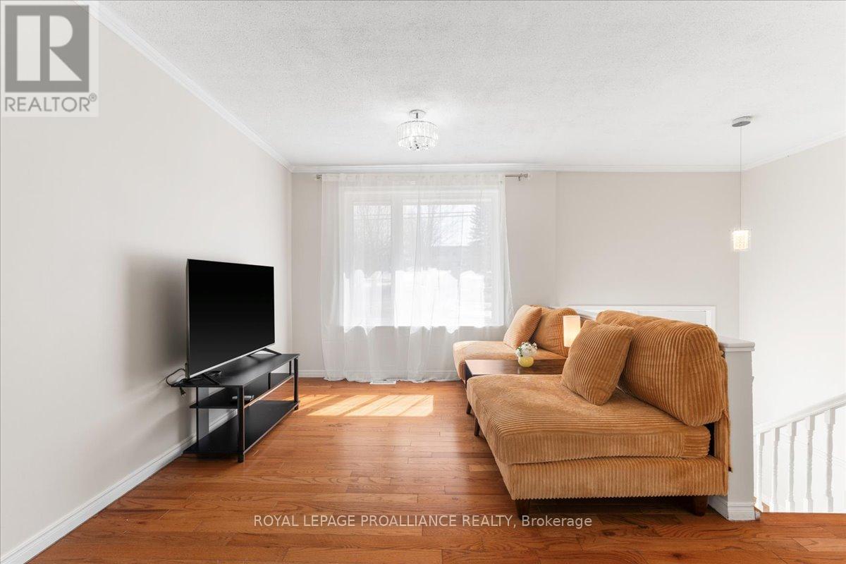 












267 COUNTY ROAD 28

,
Prince Edward County (Ameliasburg Ward),




Ontario
K8N4Z7

