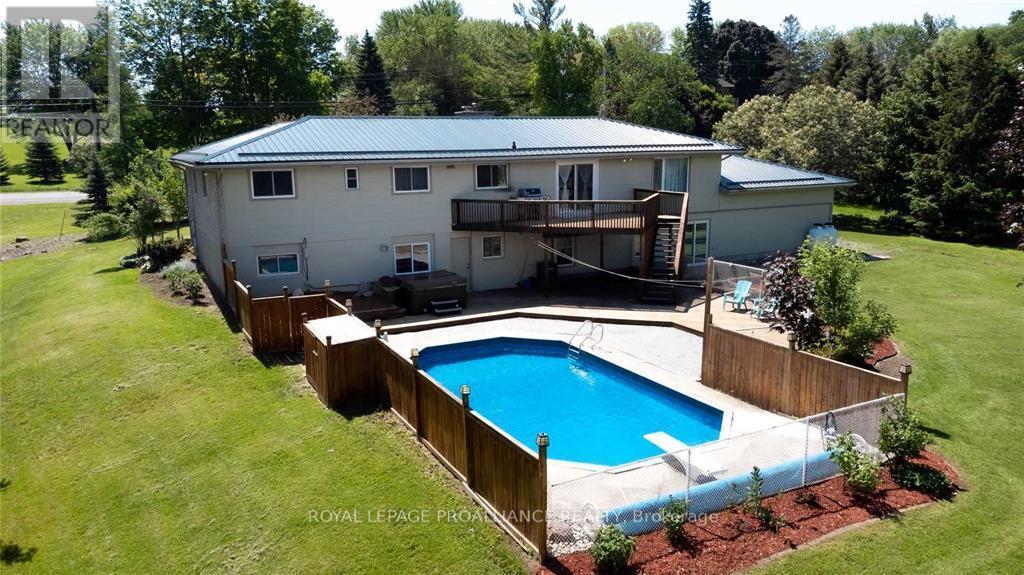 












267 COUNTY ROAD 28

,
Prince Edward County (Ameliasburg Ward),




Ontario
K8N4Z7

