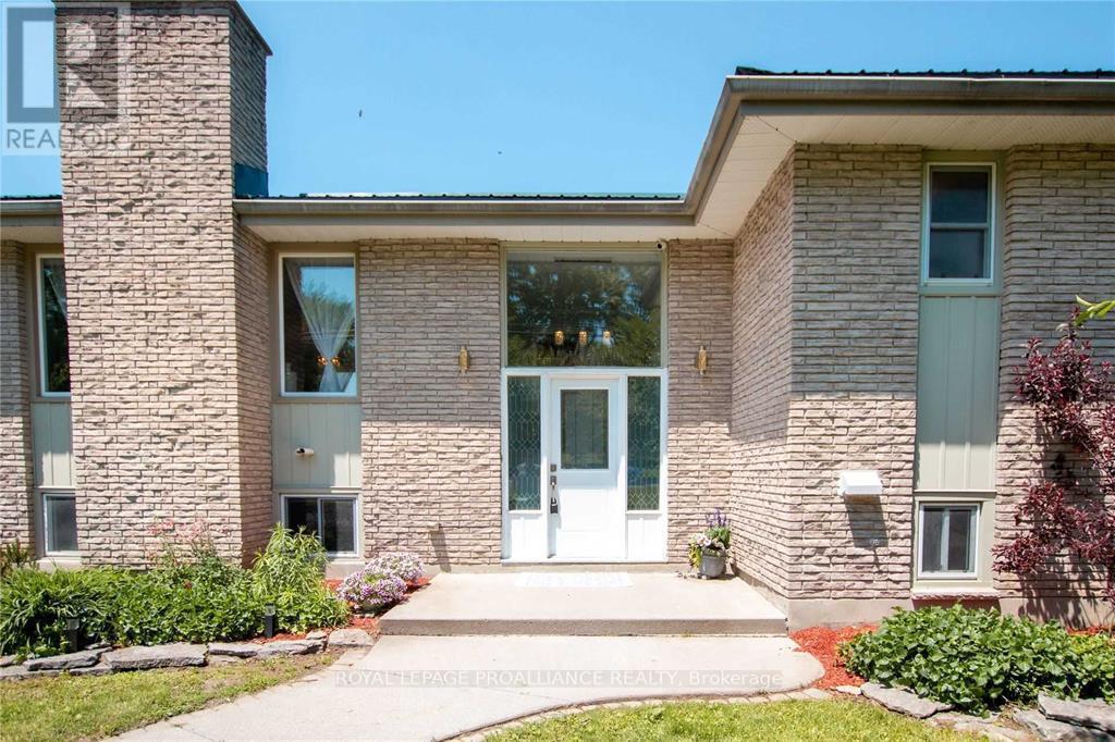 












267 COUNTY ROAD 28

,
Prince Edward County (Ameliasburg Ward),




Ontario
K8N4Z7

